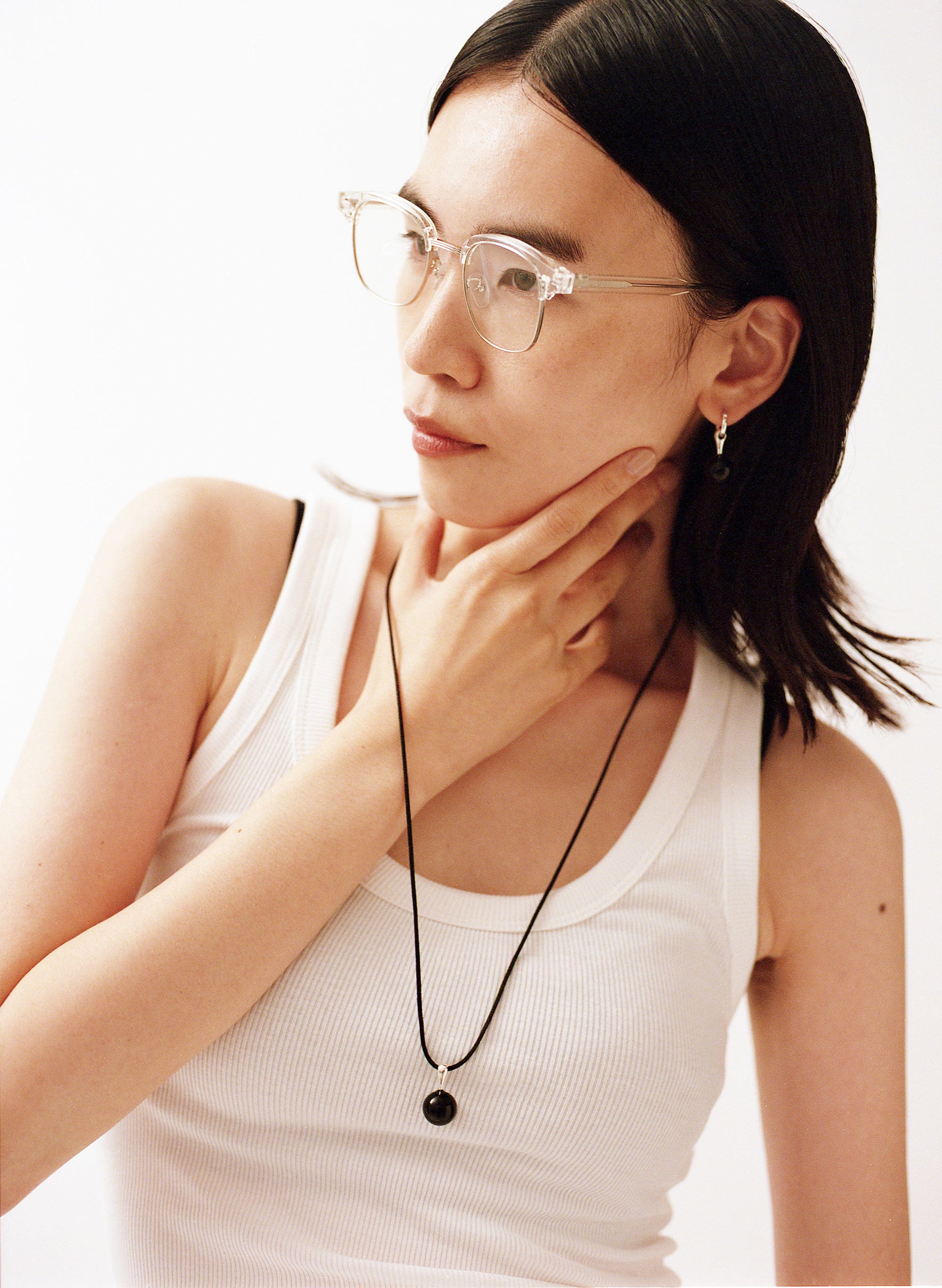 ONYX leather choker