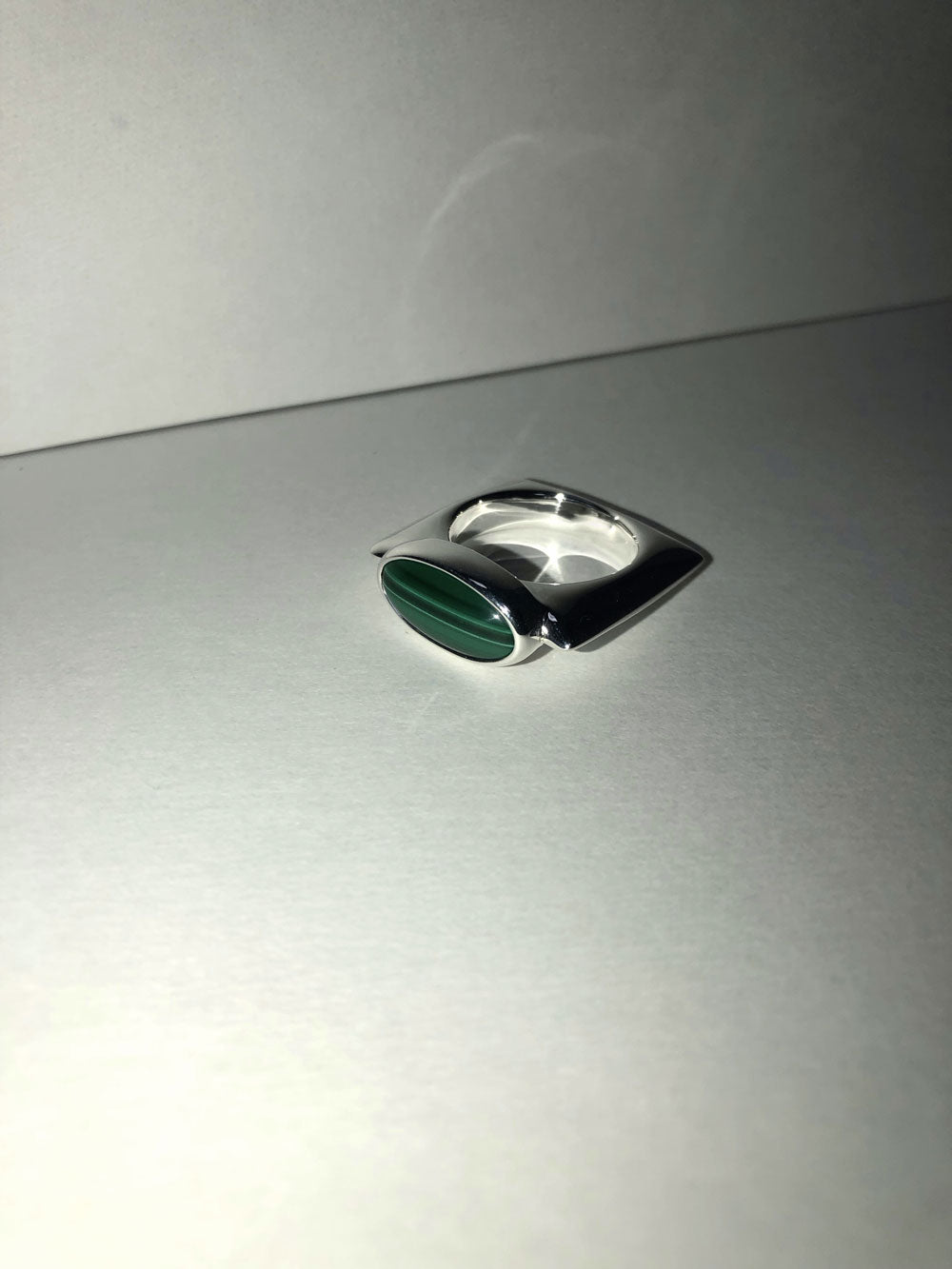square at stone ring / malachite
