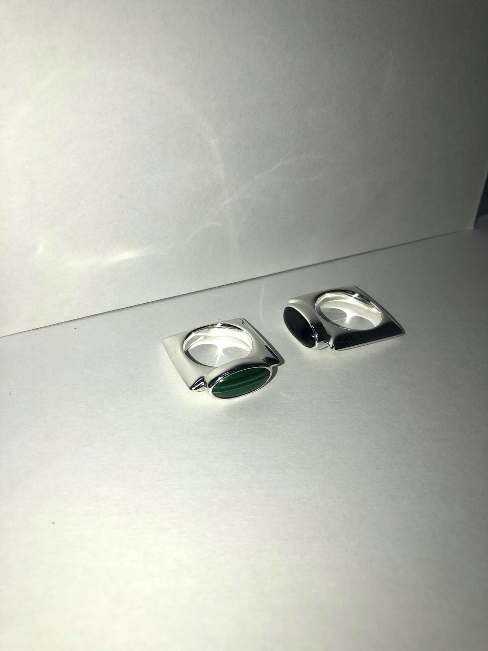 square at stone ring / malachite