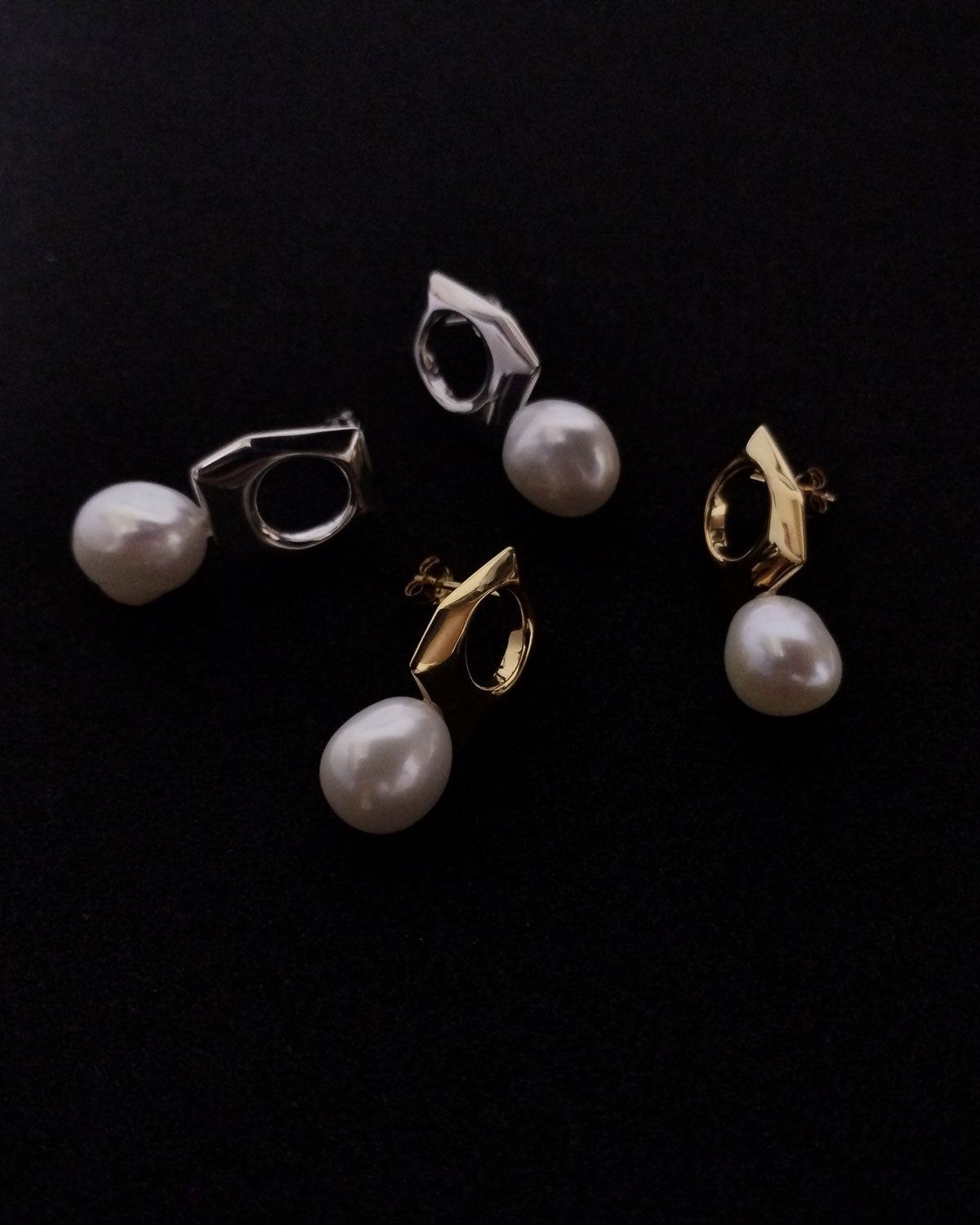 ARCHI H pearl pierce GOLD