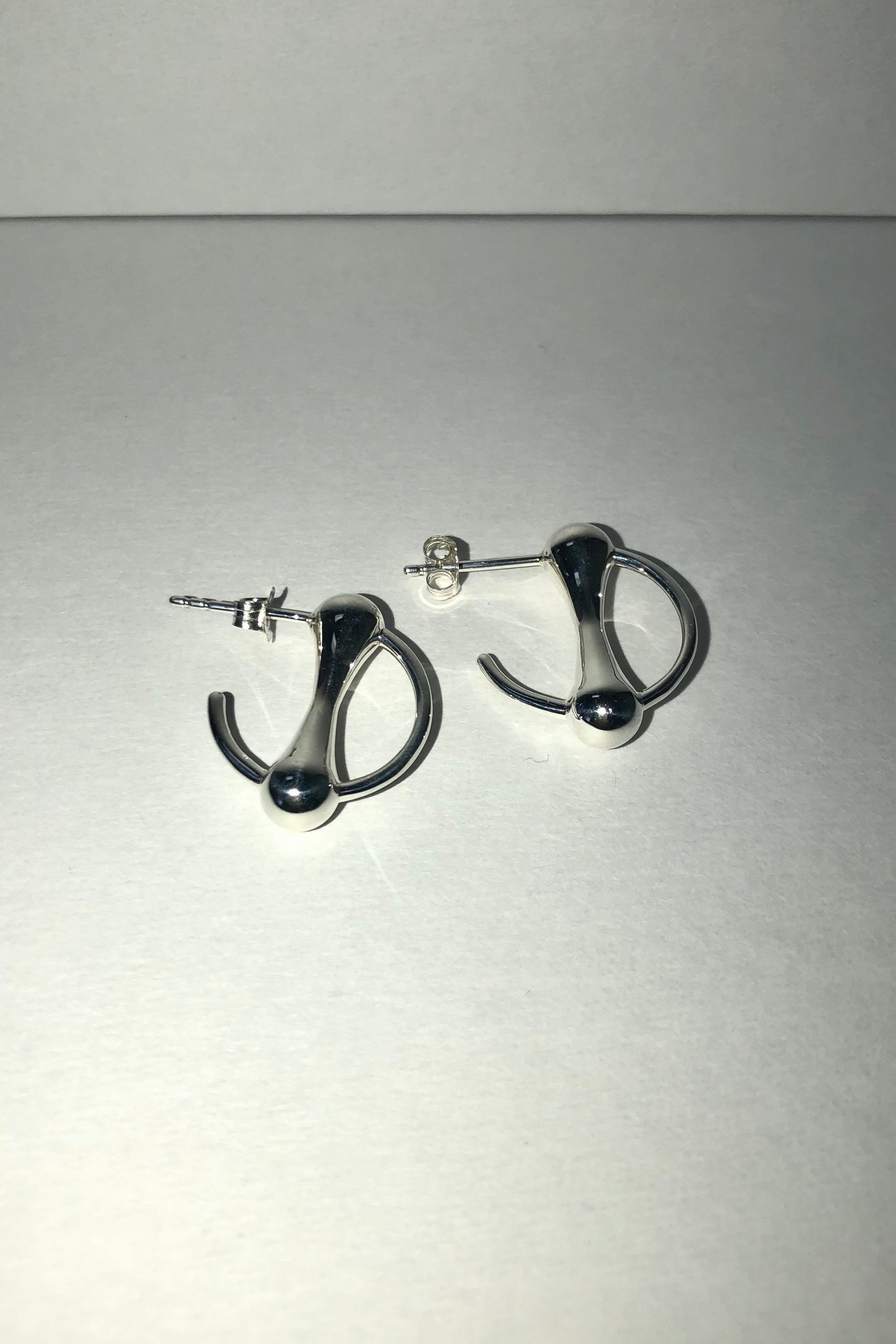 Horizontal pierce