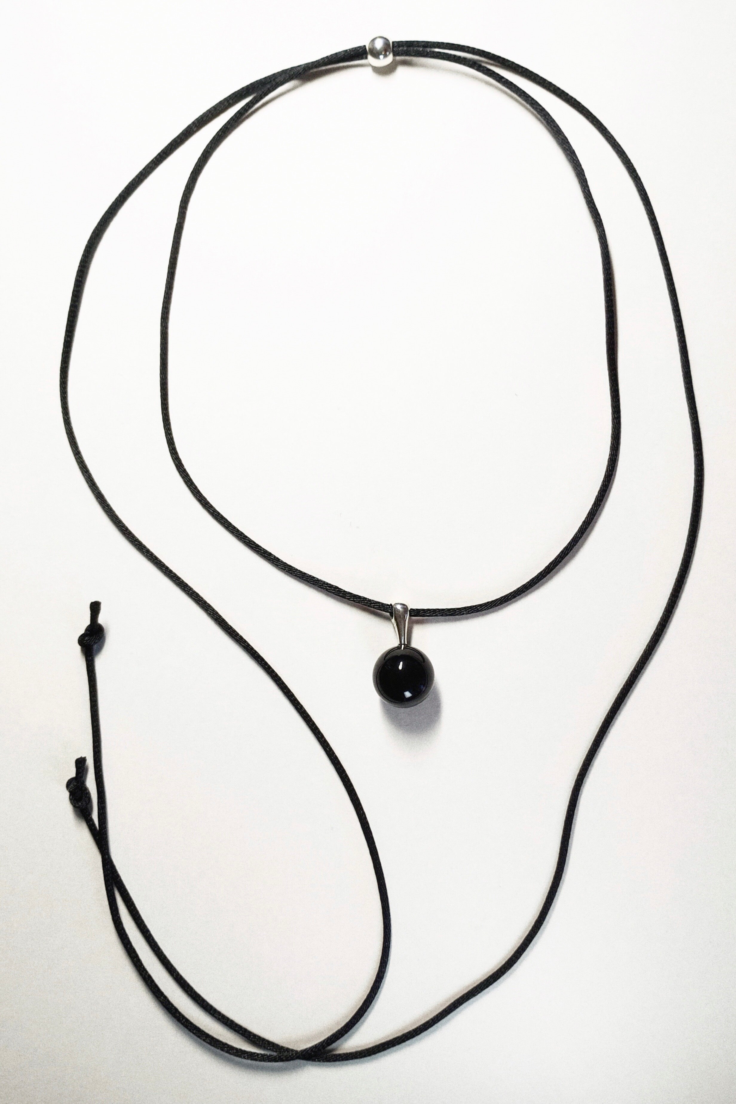 ONYX leather choker