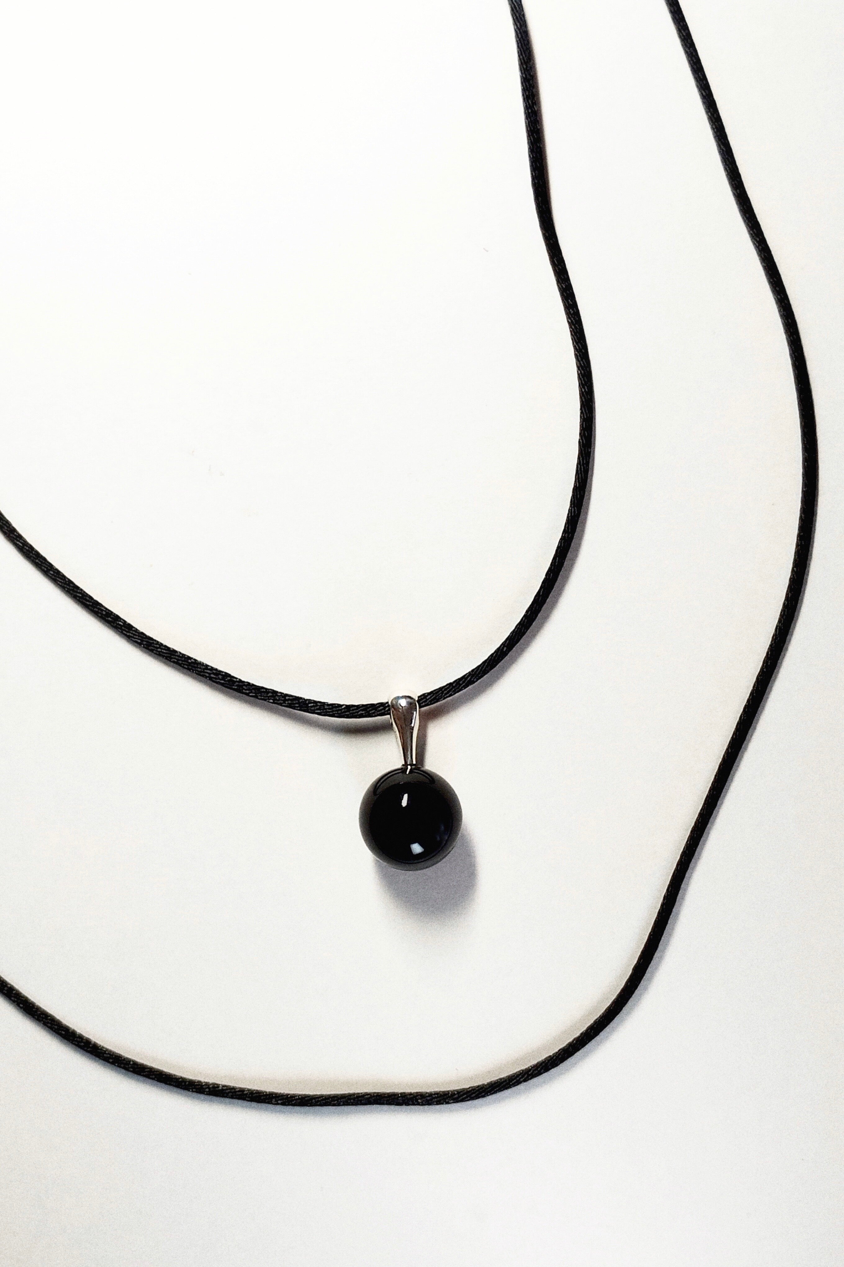 ONYX leather choker